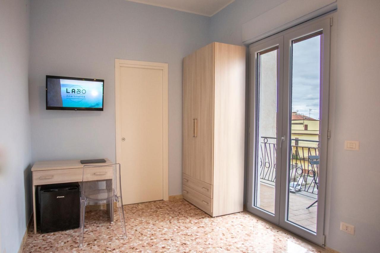 Camera Matrimoniale con Balcone e Vista Mare
